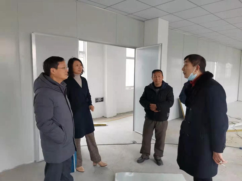 朱适意等陪同调研调研组一行来到正在装修建设的安庆市表业有限公司