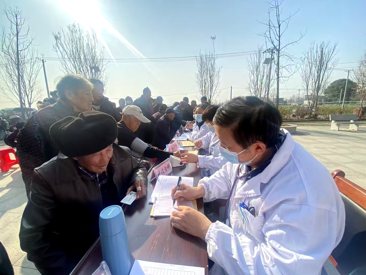 农工党安庆市第二人民医院支部赴新洲乡南木村开展“2026新春送健康”义诊活动